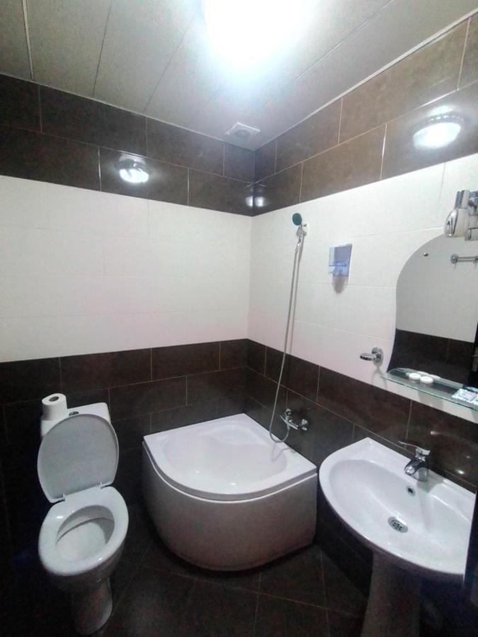באטומי Hotel Vakhtanguri מראה חיצוני תמונה