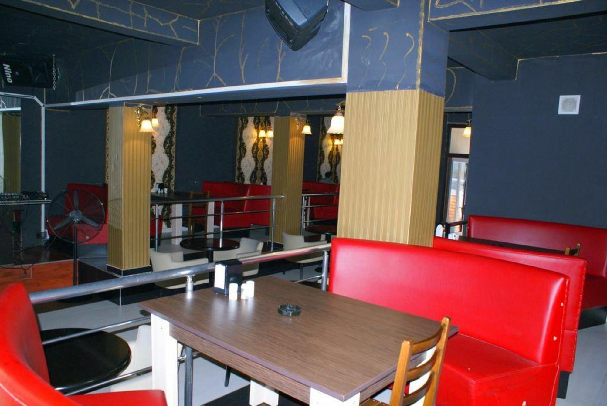 באטומי Hotel Vakhtanguri מראה חיצוני תמונה
